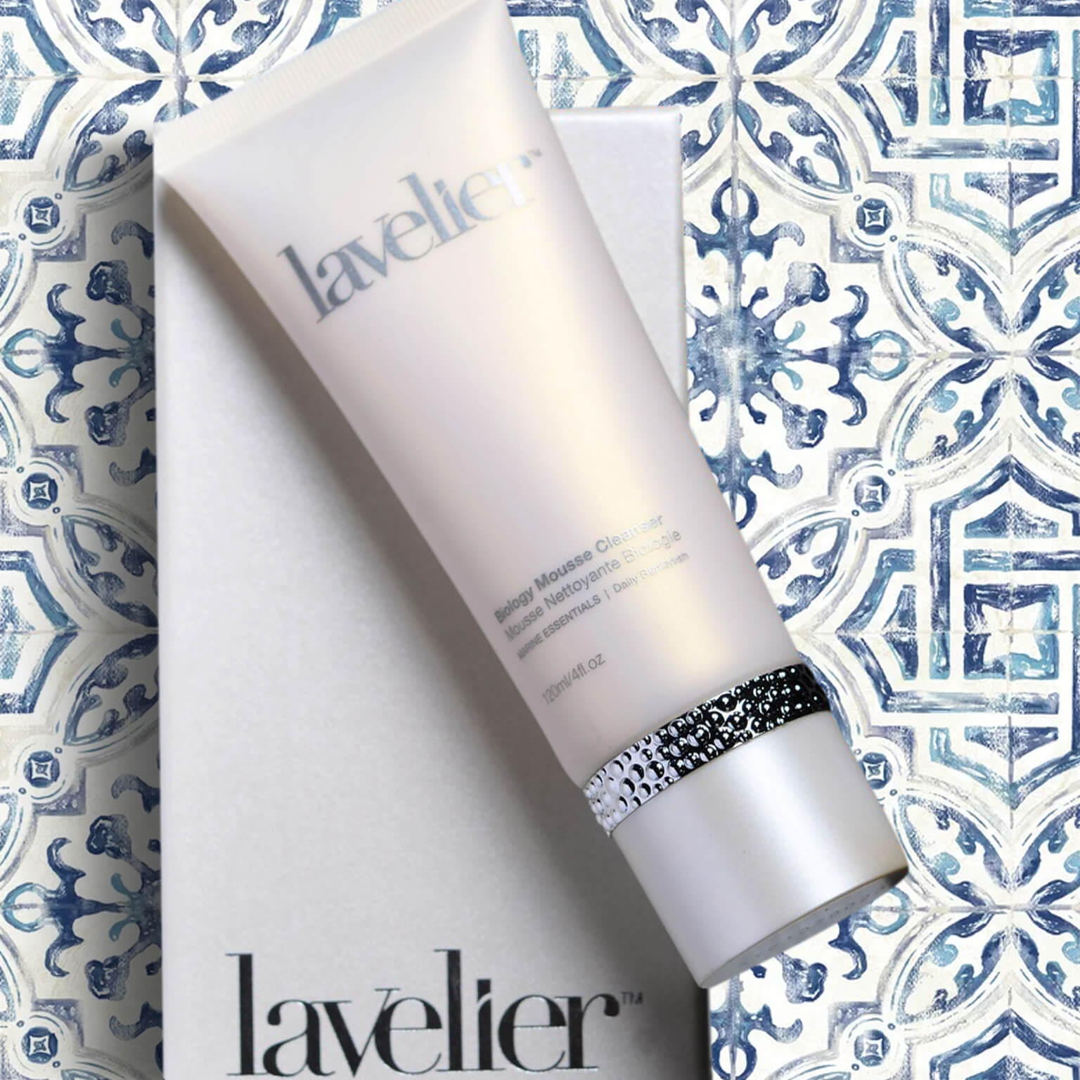 Lavelier cleanser