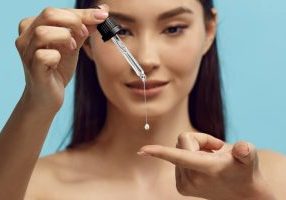 woman skin serum