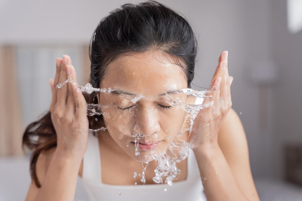 woman rinsing face