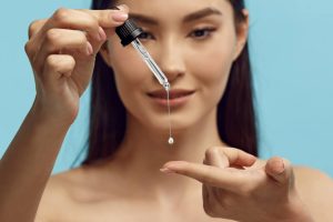 woman skin serum
